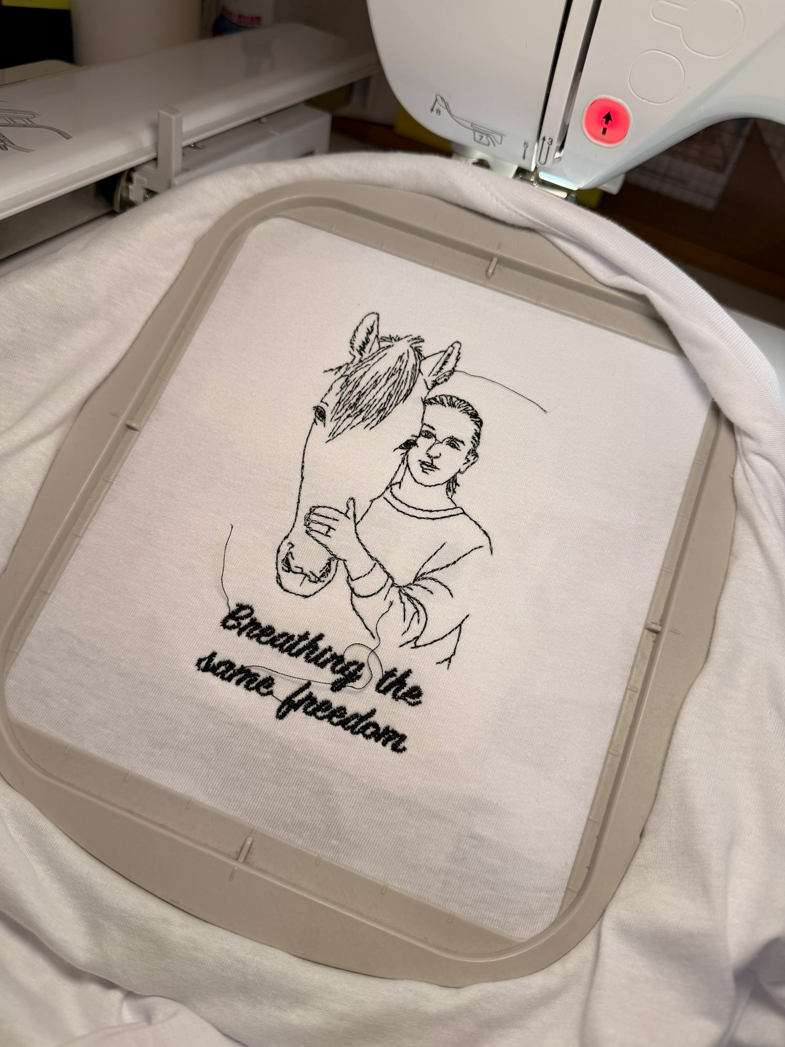 Ricamo scritta personalizzata+disegno personalizzato - immagine 5