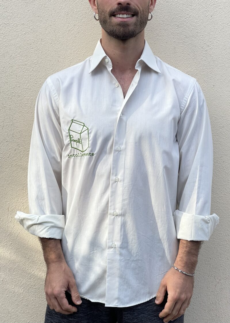 CAMICIA VINTAGE con ricamo INTOLLERANTE
