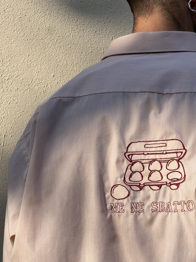 CAMICIA VINTAGE con ricamo ME NE SBATTO bordeaux