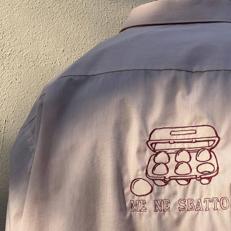 CAMICIA VINTAGE con ricamo ME NE SBATTO bordeaux