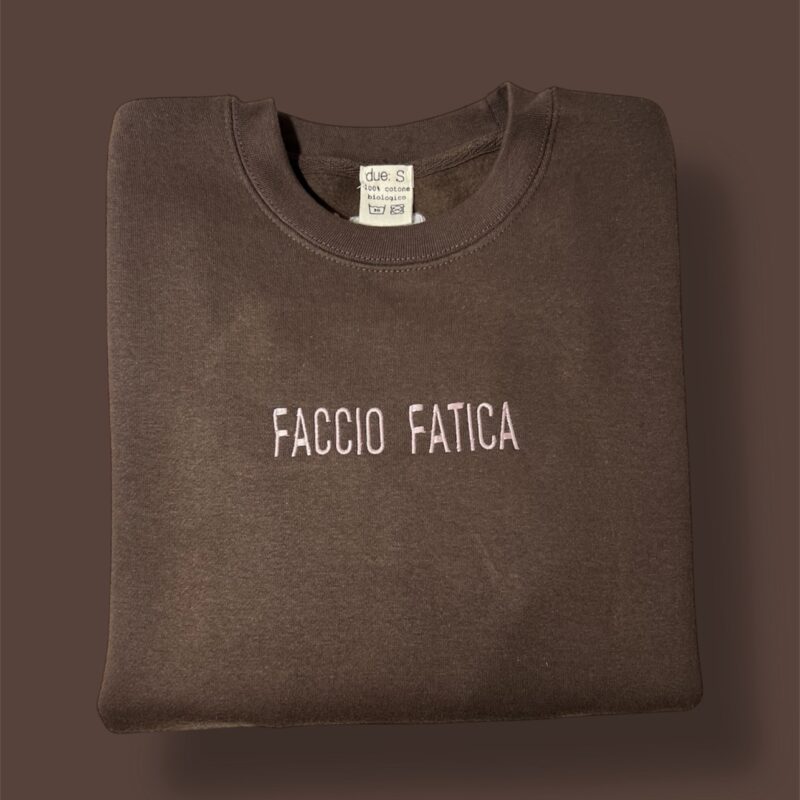 FELPA GIROCOLLO 
SELEZIONA RICAMO E COLORE DEL FILO