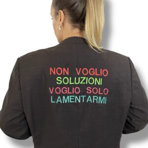 Blazer vintage Versace testa di moro, con ricamo: Non voglio soluzioni, voglio solo lamentarmi