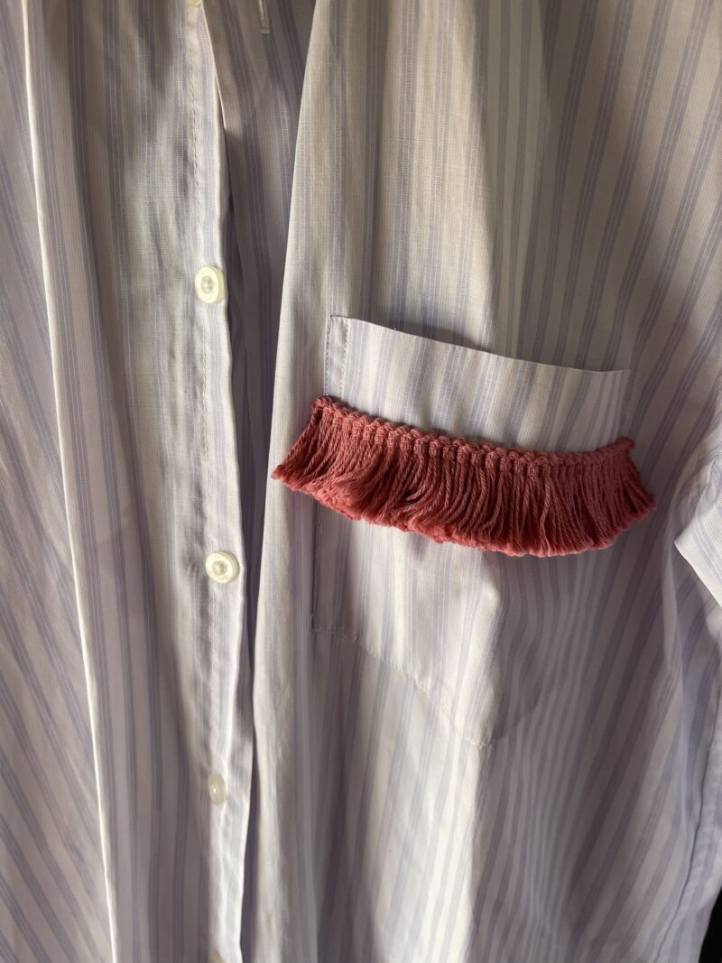 CAMICIA bianca con righe celesti e rosa VINTAGE con ricamo FACCIO FATICA rosa