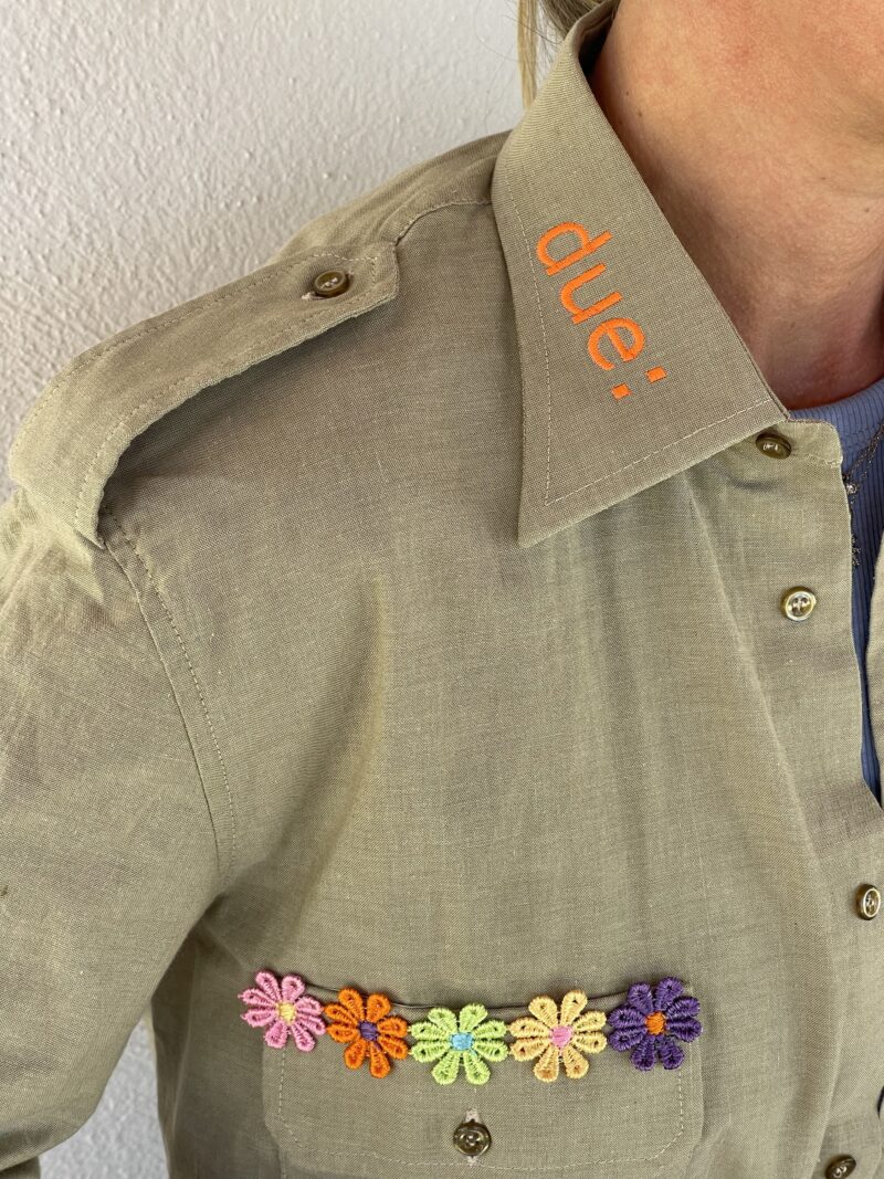 CAMICIA vintage ricamo INTANTO TI CALMI