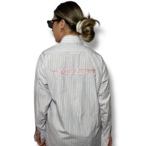 CAMICIA bianca con righe celesti e rosa VINTAGE con ricamo FACCIO FATICA rosa