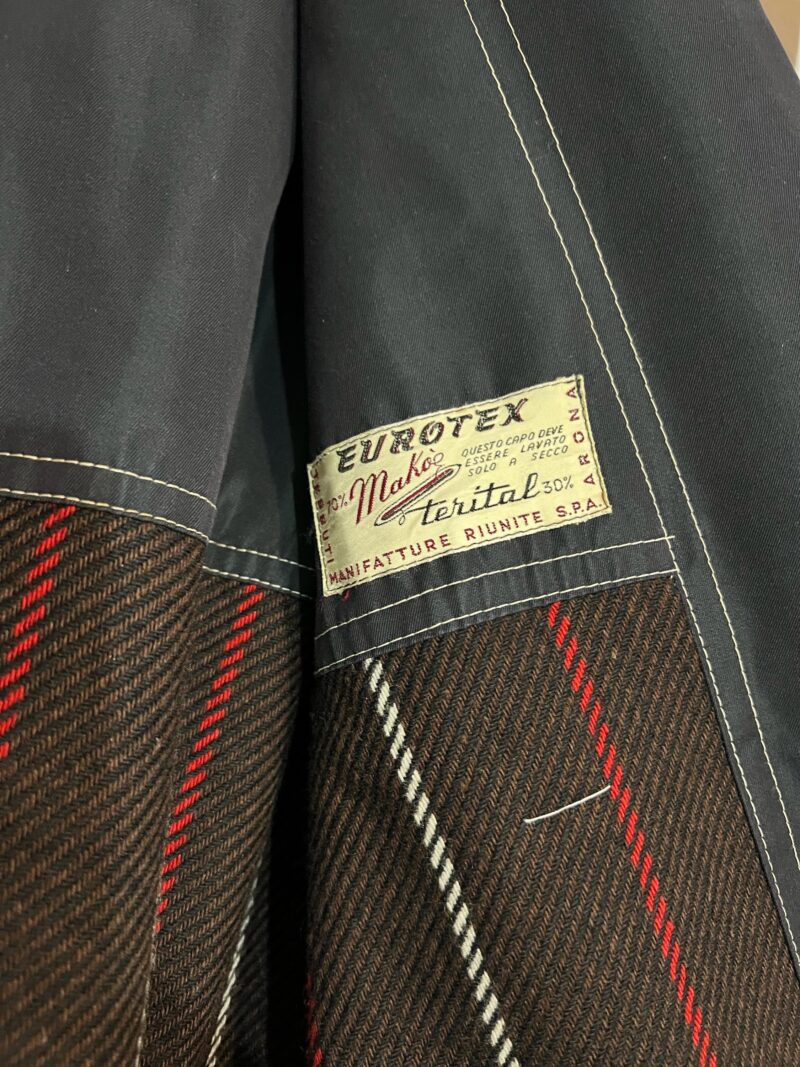 Trench vintage blu con riflessi verdi con ricamo OCCHIO NON VEDE/CUORE NON DUOLE
