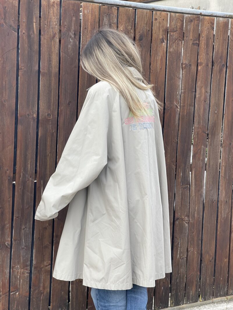 Trench vintage beige con ricamo VADO A FARNE UN DRAMMA E TORNO multicolor