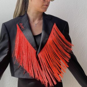 Blazer vintage grigio gessato crop con ricamo VADO A FARNE UN DRAMMA E TORNO e FRANGE arancioni fluo