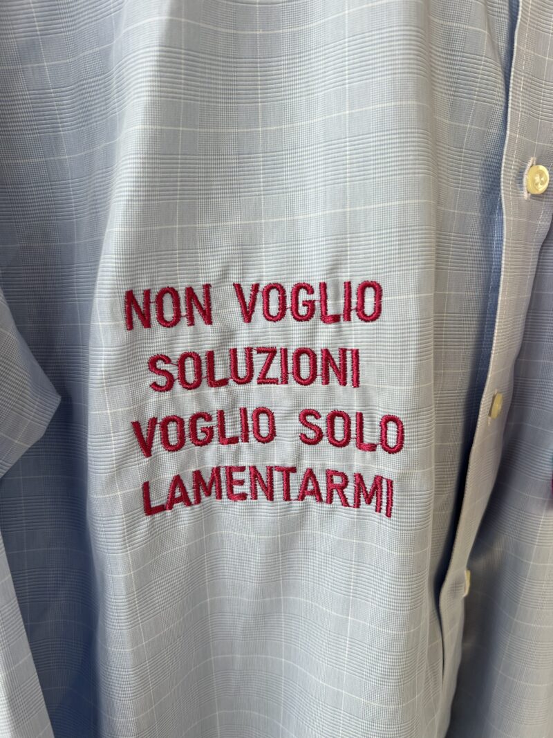 CAMICIA VINTAGE con ricamo NON VOGLIO SOLUZIONI, VOGLIO SOLO LAMENTARMI