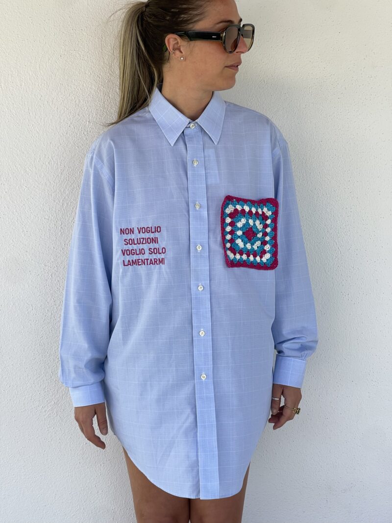 CAMICIA VINTAGE con ricamo NON VOGLIO SOLUZIONI, VOGLIO SOLO LAMENTARMI